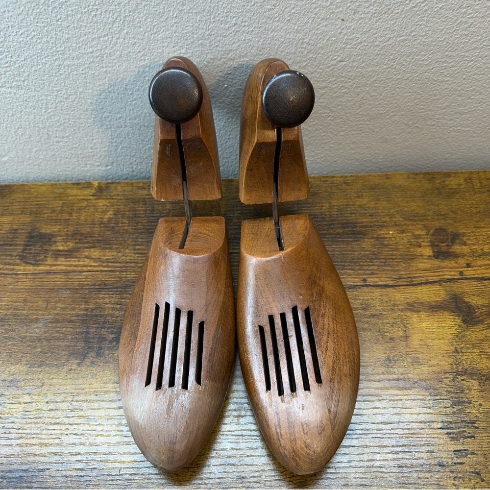 Vintage Wooden Shoe Stretchers / Cobbler Shoe Trees Size 1-10 Rustic Display - Picture 4 of 5